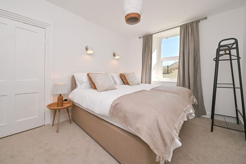 Twin bedroom or super king bed