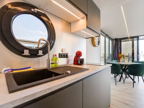 Mobile Home | Private kitchen