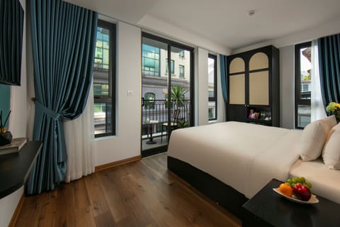 Royal Double Room | Minibar, in-room safe, individually decorated, individually furnished