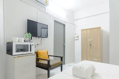 Basic Double Room | In-room safe, free WiFi