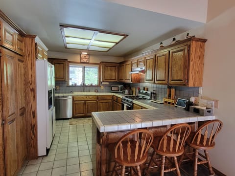 Fully stocked kitchen...