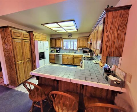 Plenty of kitchen space for the whole gang...