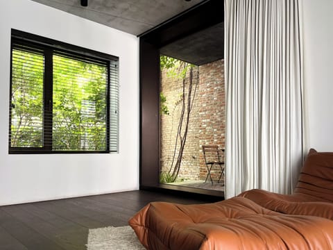 Studio, 1 King Bed (R1) | Living room | Printers