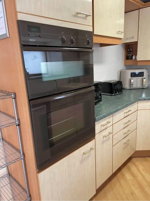 Basic Cottage | Microwave