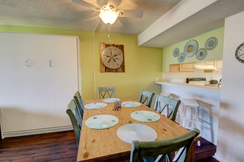 Condo, 2 Bedrooms | Dining