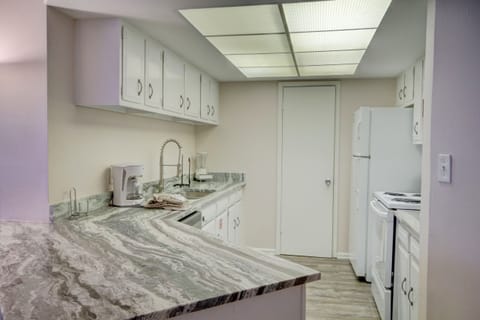 Condo, 1 Bedroom | Private kitchen | Fridge, oven, coffee/tea maker, toaster