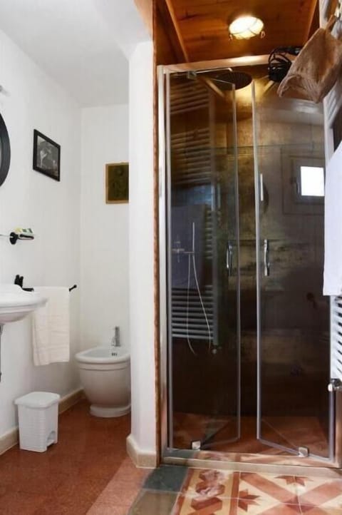 Double Room | Bathroom | Hair dryer, slippers, bidet, towels