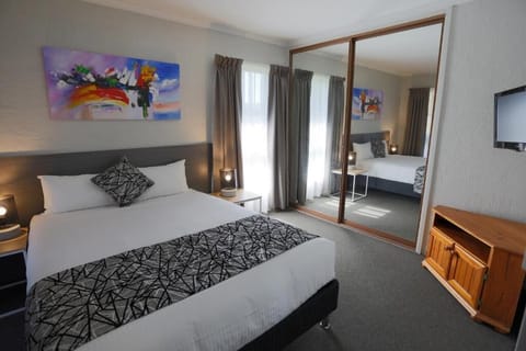 Family Suite, 2 Bedrooms | Pillowtop beds, desk, blackout drapes, free WiFi