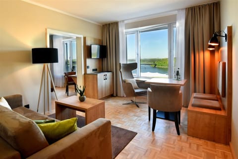 Junior Suite | Premium bedding, minibar, in-room safe, desk