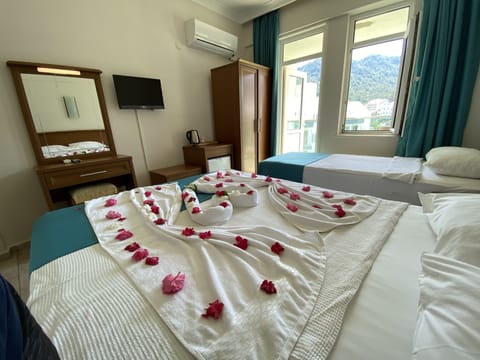 Standard Room, 1 Bedroom | Minibar, in-room safe, free WiFi, bed sheets