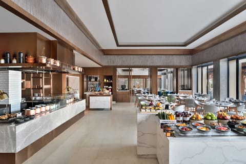 Daily buffet breakfast (INR 1000 per person)