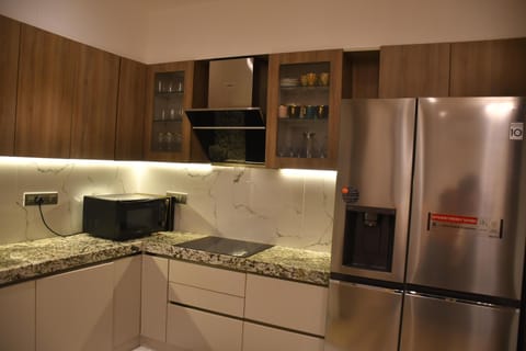 House | Private kitchen | Fridge, microwave, oven, stovetop