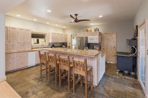 Main House - Kitchen and Bar