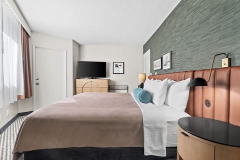 Suite, 1 Bedroom | Pillowtop beds, in-room safe, laptop workspace, blackout drapes