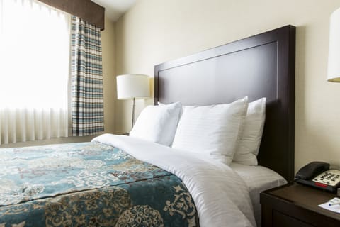 Mini-Suite | Pillowtop beds, in-room safe, laptop workspace, blackout drapes