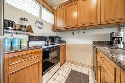 Condo, 2 Bedrooms | Private kitchen | Fridge, oven, coffee/tea maker, toaster