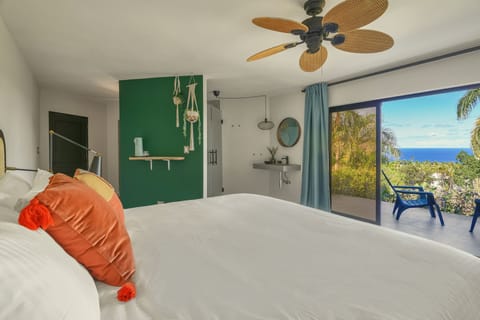 King Room Balcony with ocean view | Free WiFi