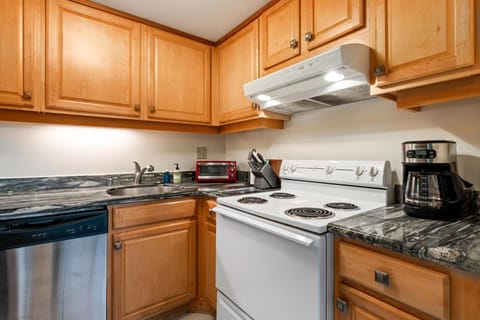 Condo, 1 Bedroom | Private kitchen | Fridge, oven, dishwasher, coffee/tea maker