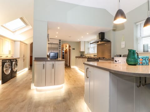 Fridge, dishwasher, electric kettle, toaster