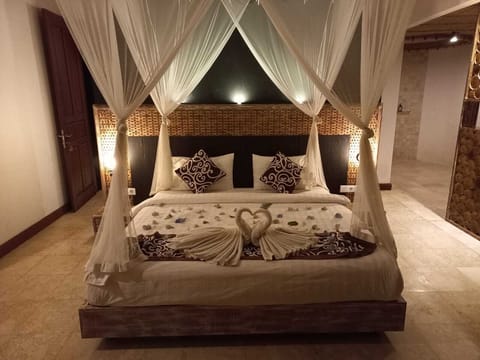 Egyptian cotton sheets, premium bedding, laptop workspace, free WiFi