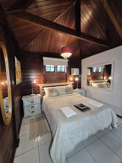 Deluxe Cabin | Egyptian cotton sheets, premium bedding, down comforters, pillowtop beds