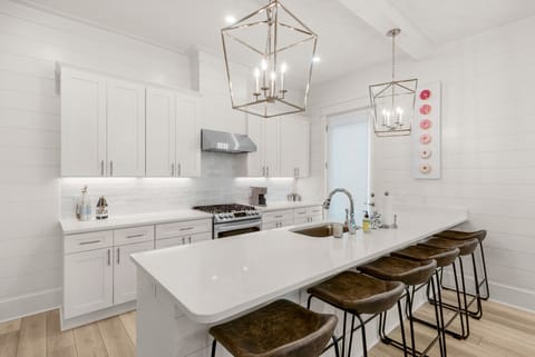 Eat-in bar at the kitchen island