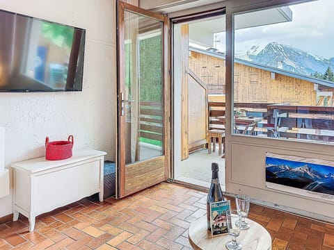 Interior Design, Wood, Flooring, Ceiling, Floor, Furniture, Room, Apartment, Chair, Wood Stain