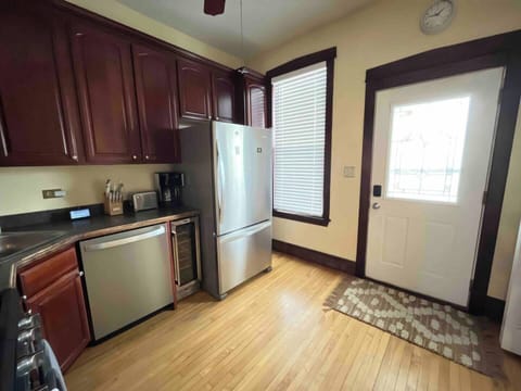 4666a2cb c41f 43f5 81dc 126a6c01085d