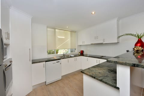 Apartment, 1 Bedroom | Private kitchen | Fridge, microwave, oven, stovetop