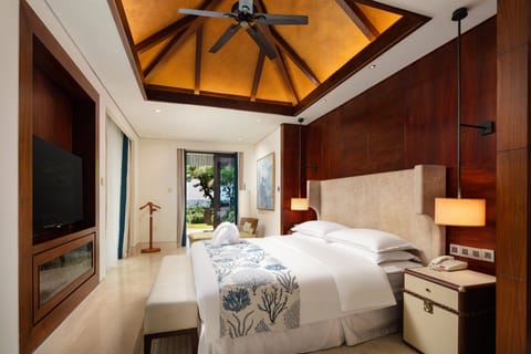 Deluxe Villa, 1 King Bed, Sea View | Premium bedding, minibar, in-room safe, desk