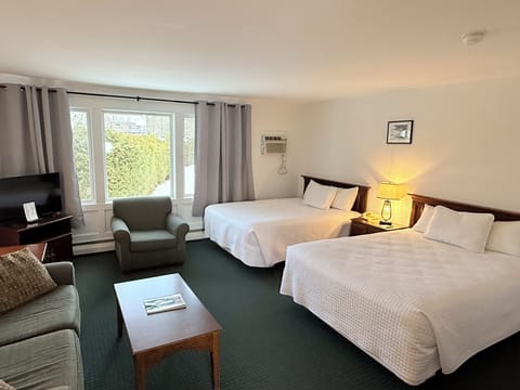 Deluxe Room | Iron/ironing board, free WiFi, bed sheets