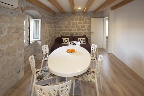 Living area, first level