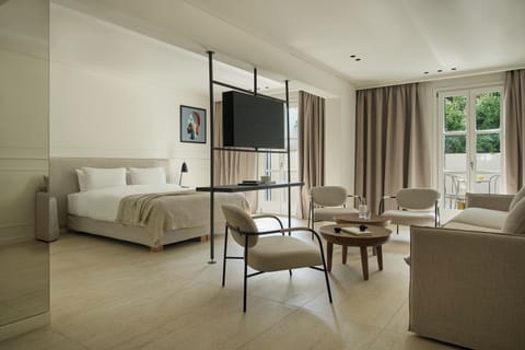 Deluxe Suite with Terrace | In-room safe, soundproofing, free WiFi, bed sheets