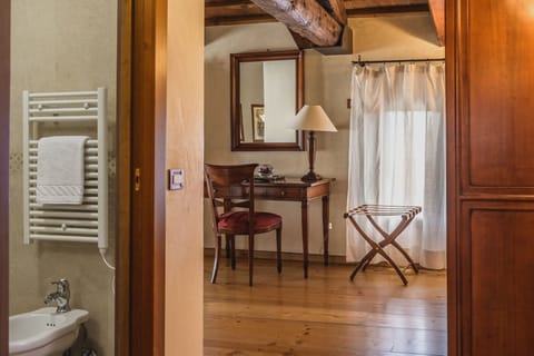 Superior Room, 1 Queen Bed | In-room safe, desk, soundproofing, free cribs/infant beds