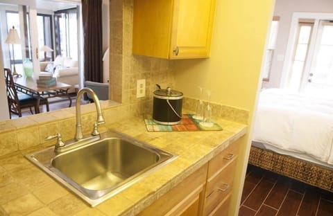 Presidential Suite (Waterfront) | Private kitchen | Fridge, coffee/tea maker, toaster