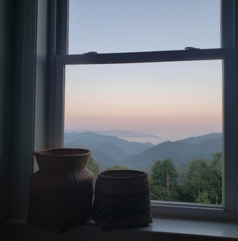 Amazing view Cherokee, NC, Bryson City, NC, Tennessee Boarder TOP OF THE WORLD