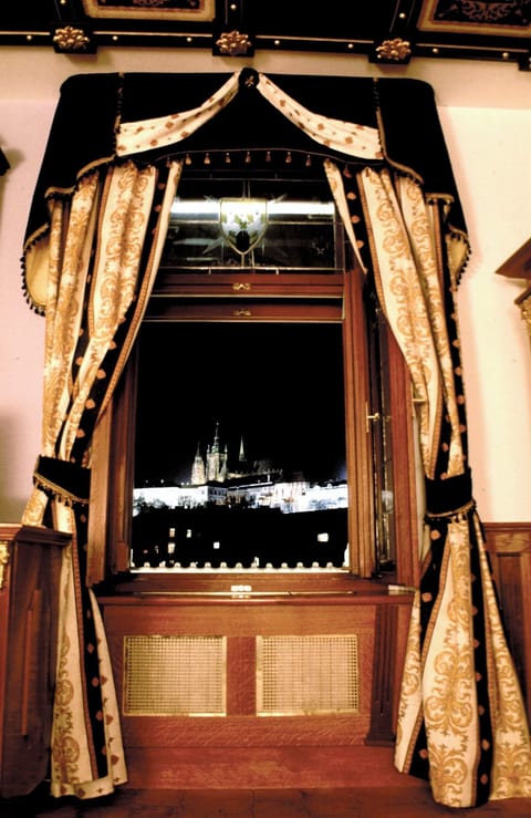 Deluxe Room (Castle View) | Minibar, in-room safe, individually decorated, individually furnished