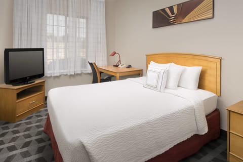 Premium bedding, in-room safe, desk, laptop workspace