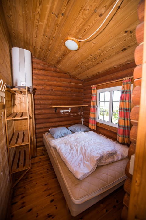 Round Timber Cabins | Free WiFi