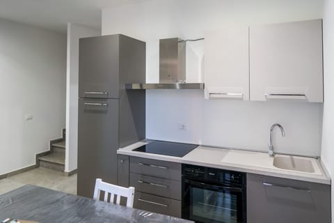 Comfort Apartment, 2 Bedrooms, Private Bathroom | Private kitchen | Full-size fridge, oven, stovetop, cookware/dishes/utensils