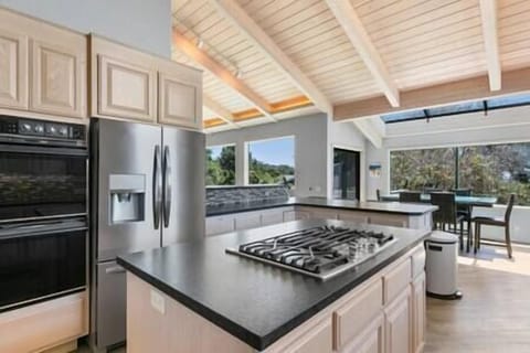 2dee7b60 8359 462f b305 728c92365e94