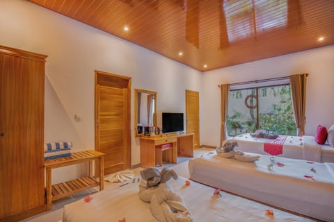 Deluxe Quadruple Room | In-room safe, individually decorated, individually furnished, desk