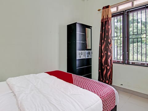 Standard Double Room | Desk, free WiFi, bed sheets