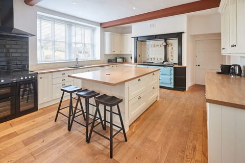 Silton Hall, Nether Silton - Host & Stay