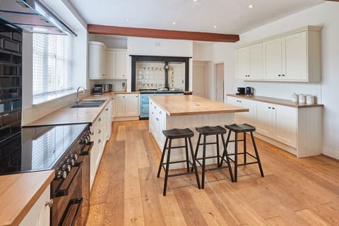 Silton Hall, Nether Silton - Host & Stay