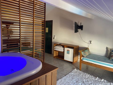 Superior Room, 1 Bedroom, Jetted Tub, Pool View | Living area