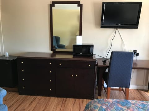 Desk, free WiFi, bed sheets