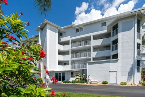 Condo, 2 Bedrooms | Exterior