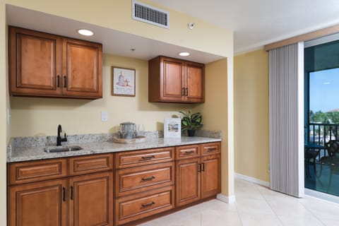 Condo, 2 Bedrooms | Private kitchen | Fridge, oven, coffee/tea maker