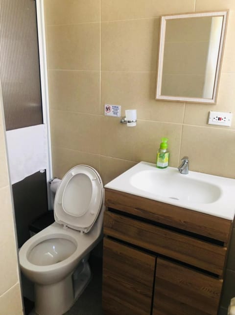 Standard Double Room, 2 Twin Beds, Non Smoking | Bathroom | Rainfall showerhead, towels